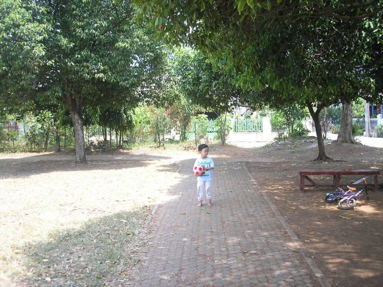 Zeze Vavai di Jogging Track Lapangan Duren Jaya Bekasi